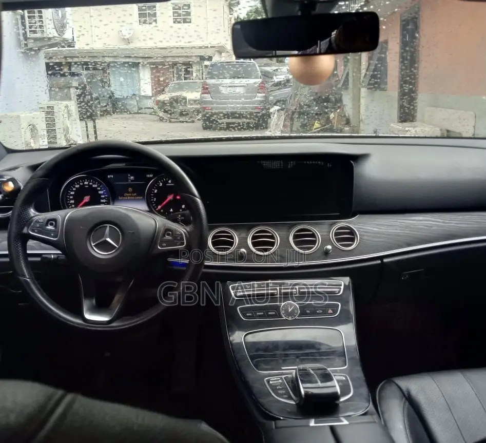 Mercedes-Benz E300 Base RWD Sedan (2.0L 4cyl 9A) 2017 Gold