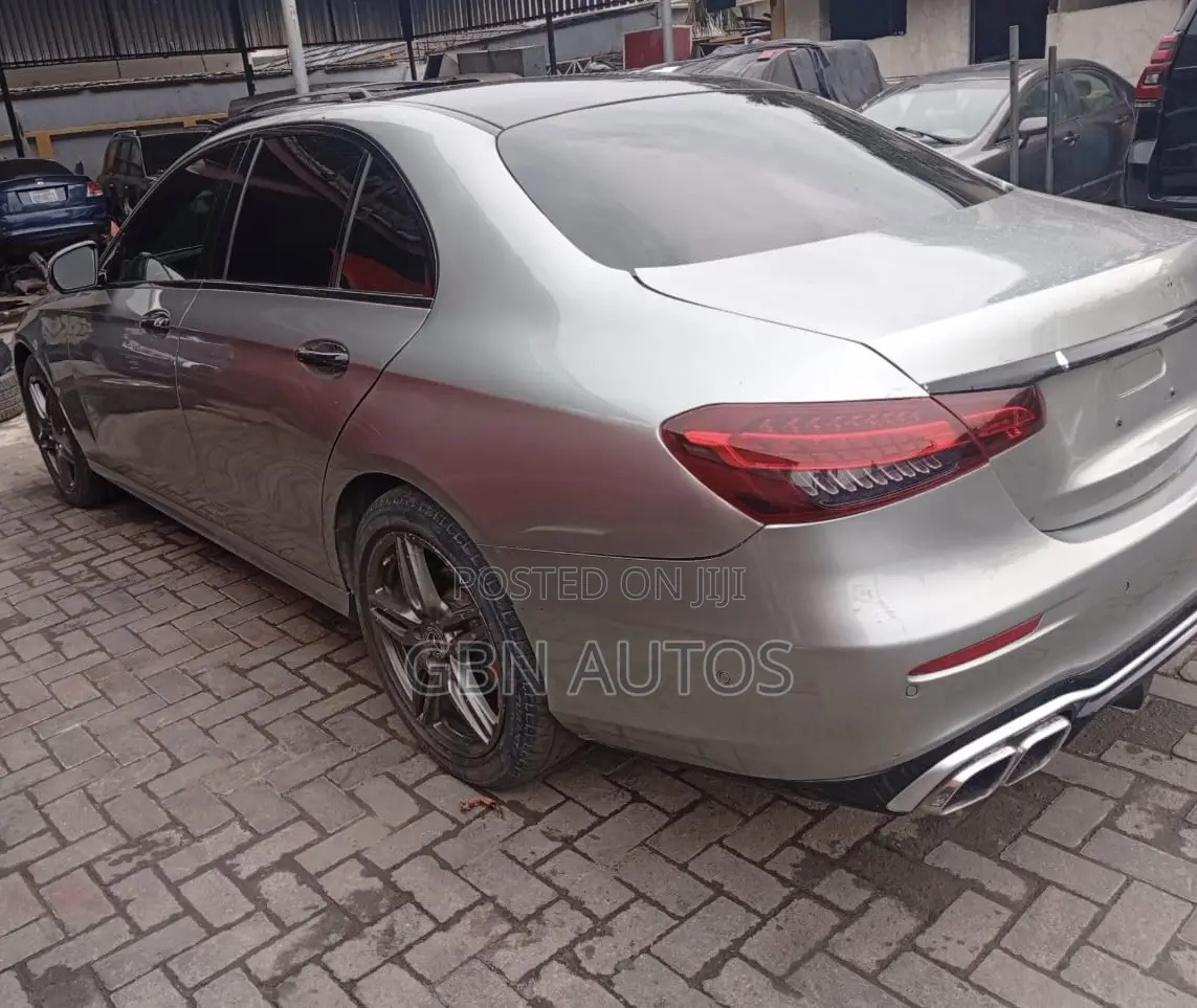 Mercedes-Benz E300 Base RWD Sedan (2.0L 4cyl 9A) 2017 Gold
