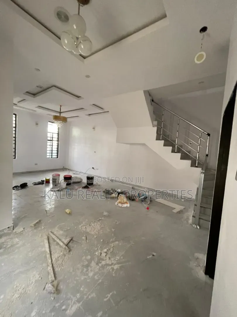 4bdrm Duplex in Chevron Drive for rent