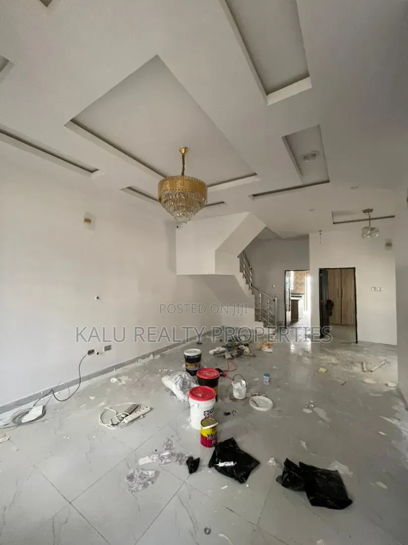4bdrm Duplex in Chevron Drive for rent