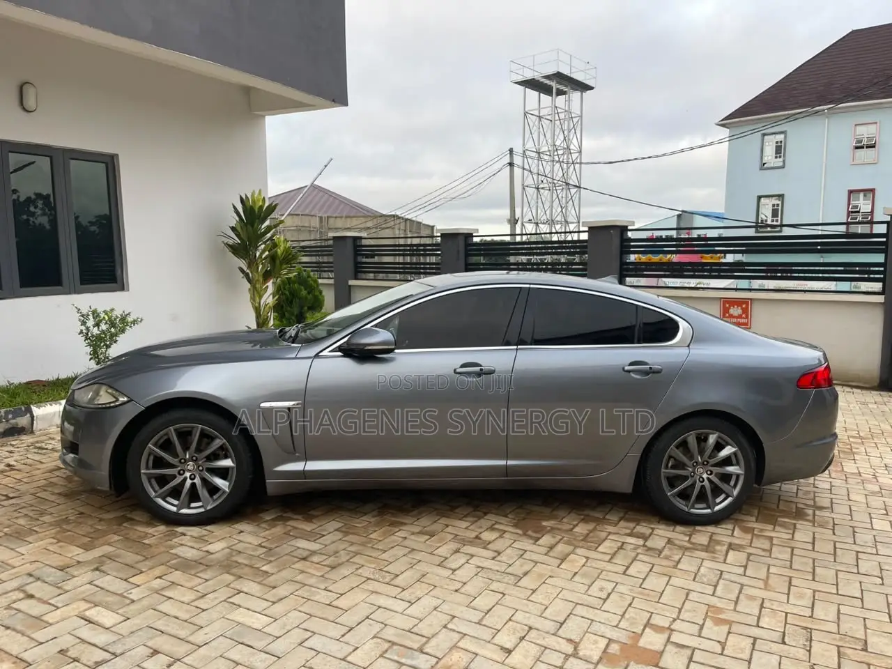 Jaguar XF 4dr Sedan (2.0L 4cyl Turbo 8A) 2014 Gray