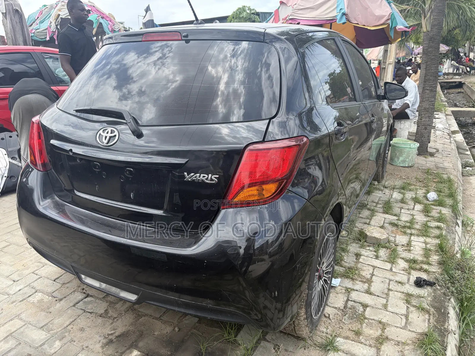 Toyota Yaris L Hatchback 3dr 2015 Black