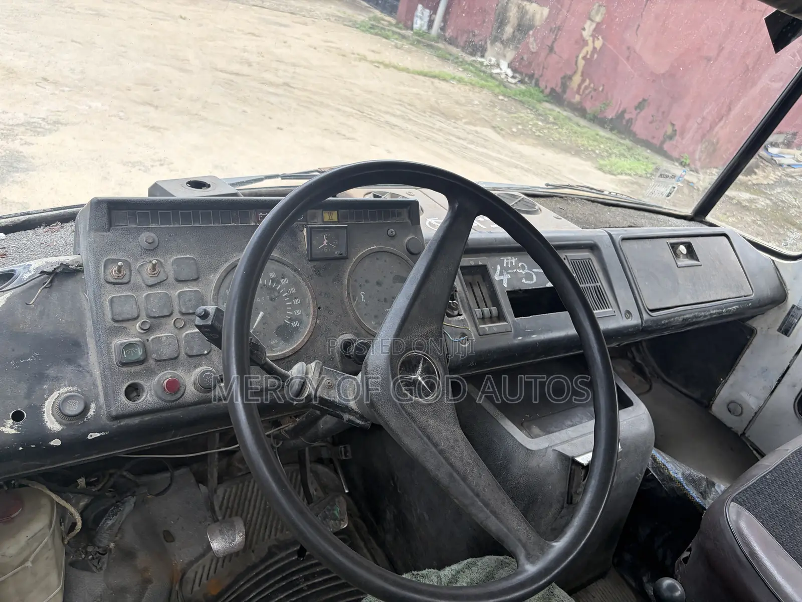 Mercedes-benz 1619 1988 White