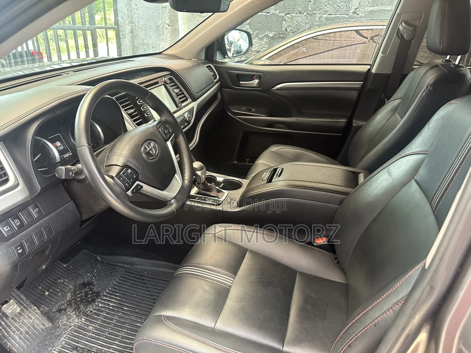 Toyota Highlander SE 2019 Gray