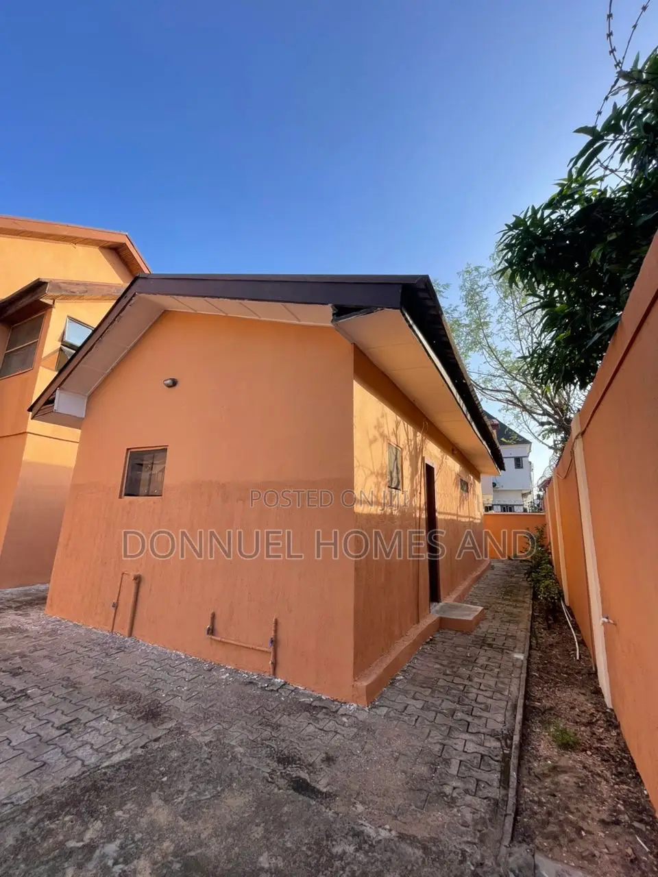 Mini Flat in Ikota for rent