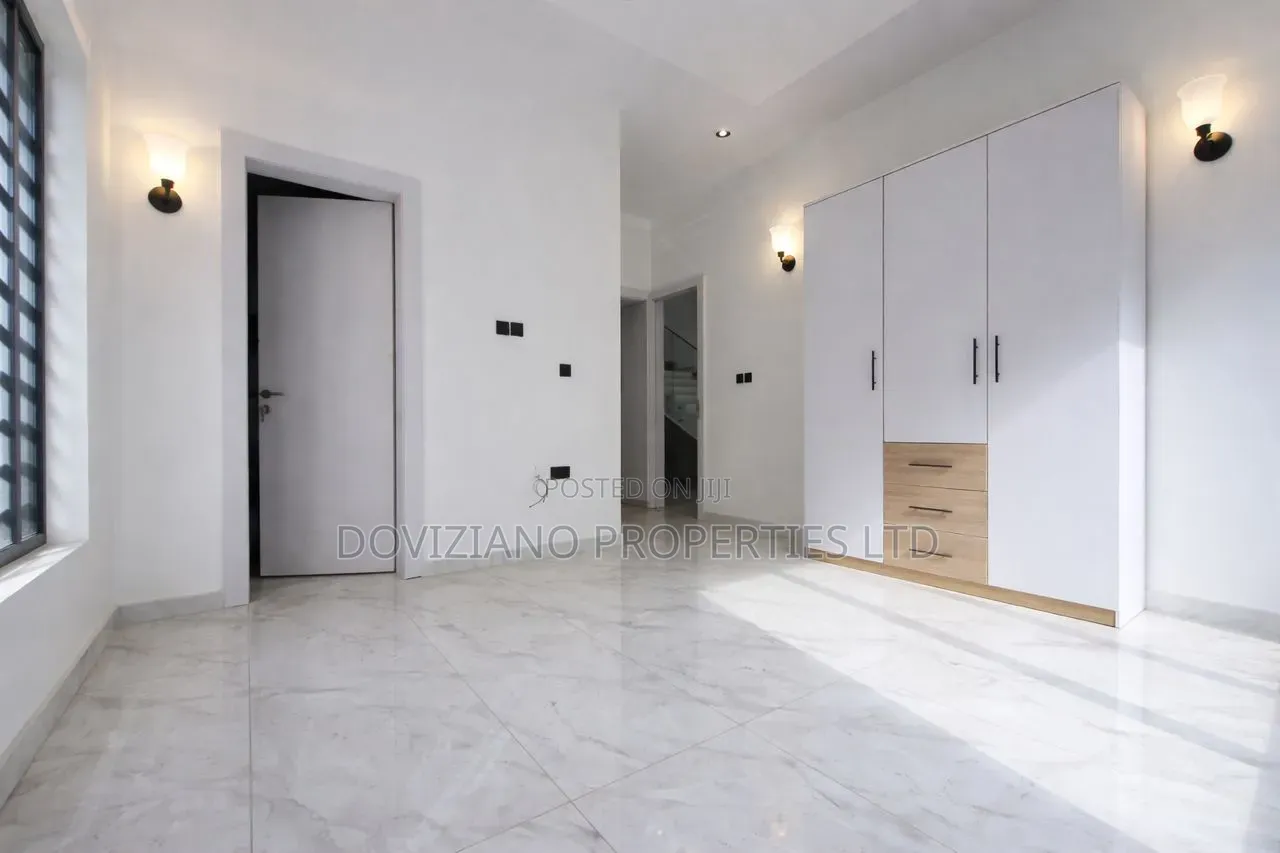5bdrm Duplex in Ikeja GRA for sale