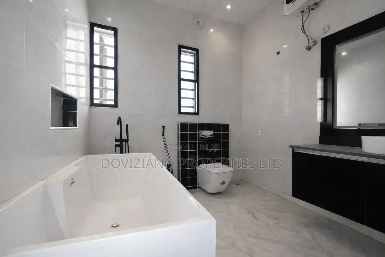 5bdrm Duplex in Ikeja GRA for sale