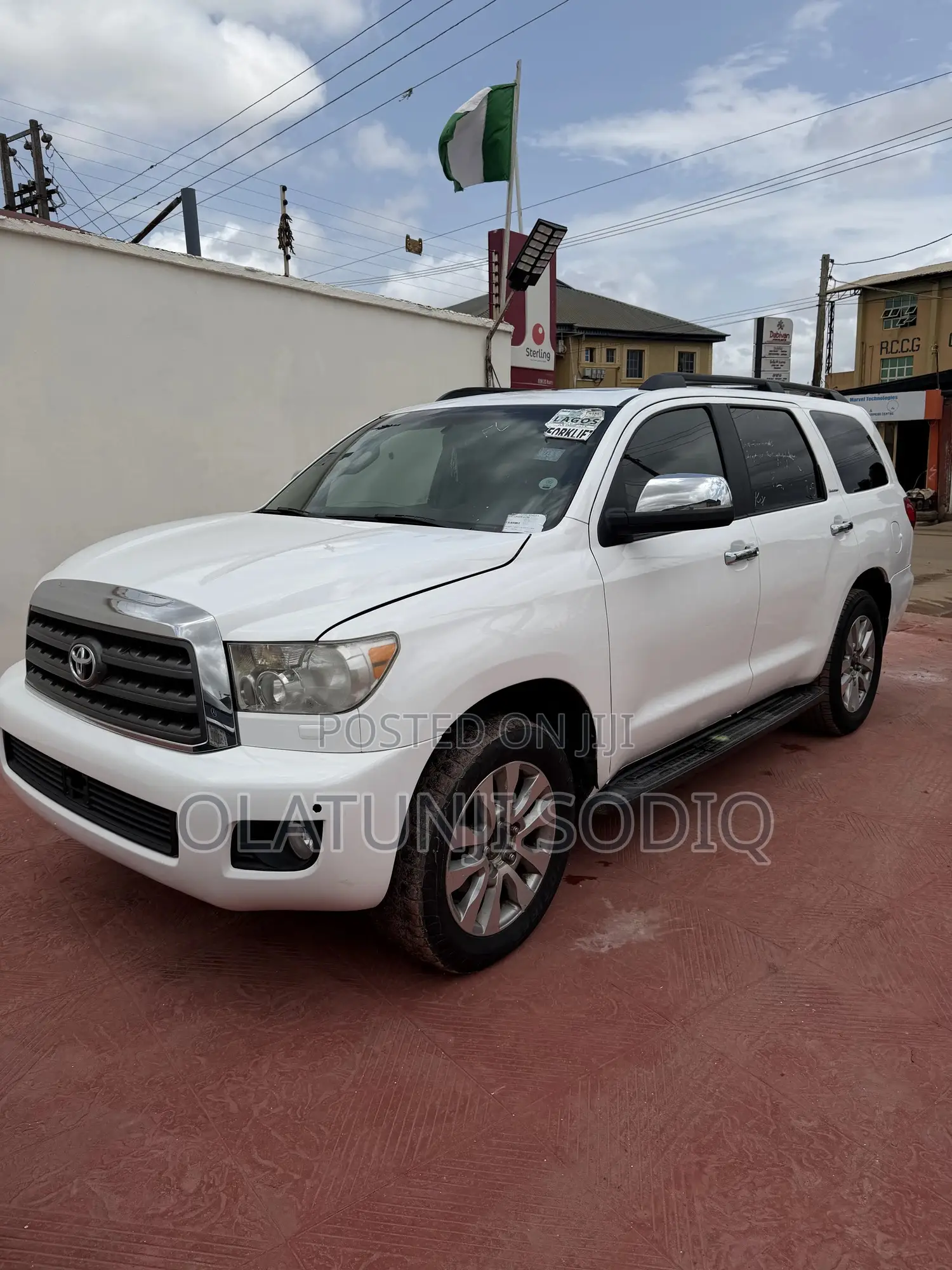 Toyota Sequoia Limited 4dr SUV (5.7L 8cyl 6A) 2012 White
