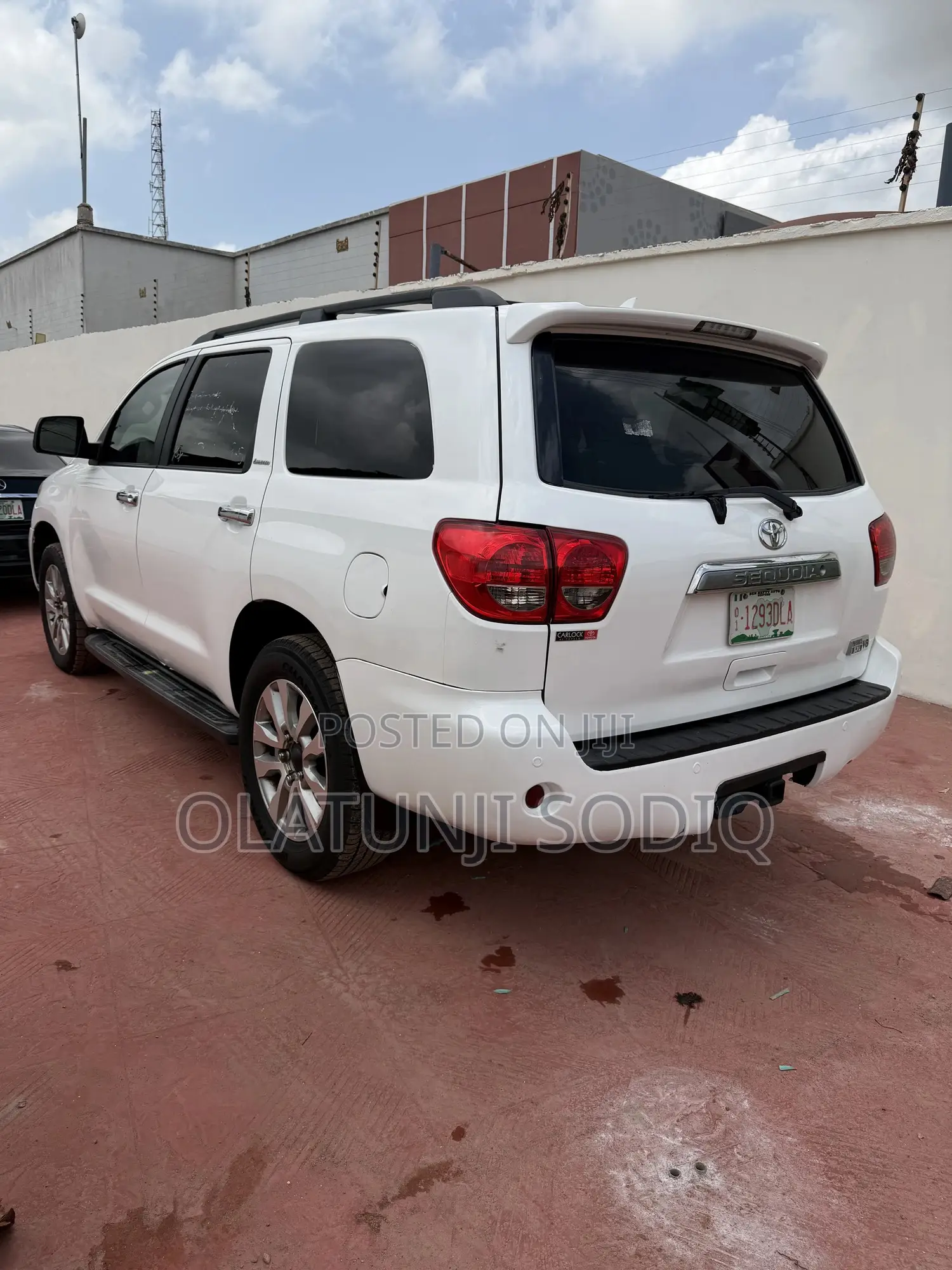 Toyota Sequoia Limited 4dr SUV (5.7L 8cyl 6A) 2012 White