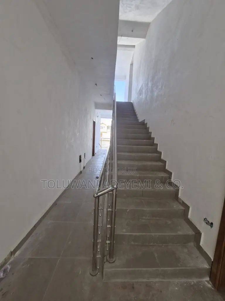1bdrm Apartment in Ikate, Lekki for sale
