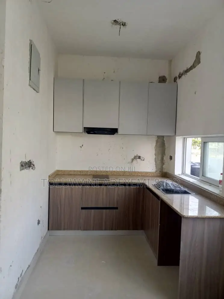 1bdrm Apartment in Ikate, Lekki for sale