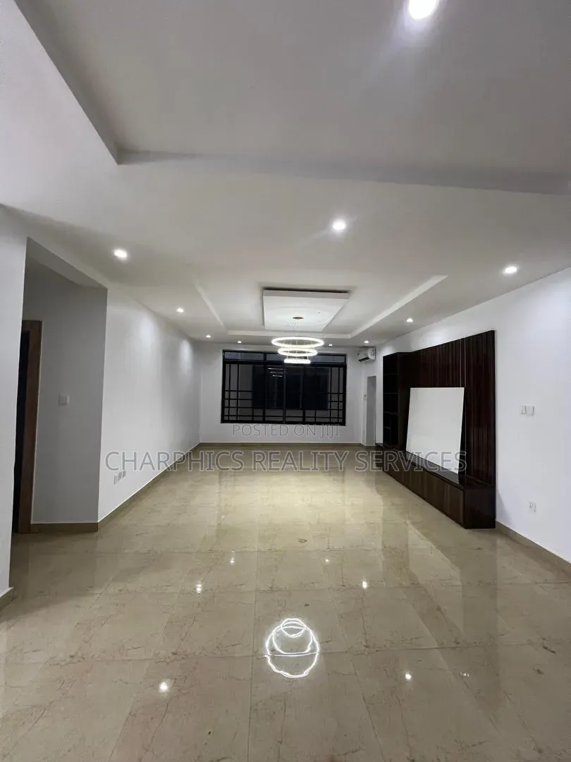 3bdrm Apartment in Adeola Odeku for rent