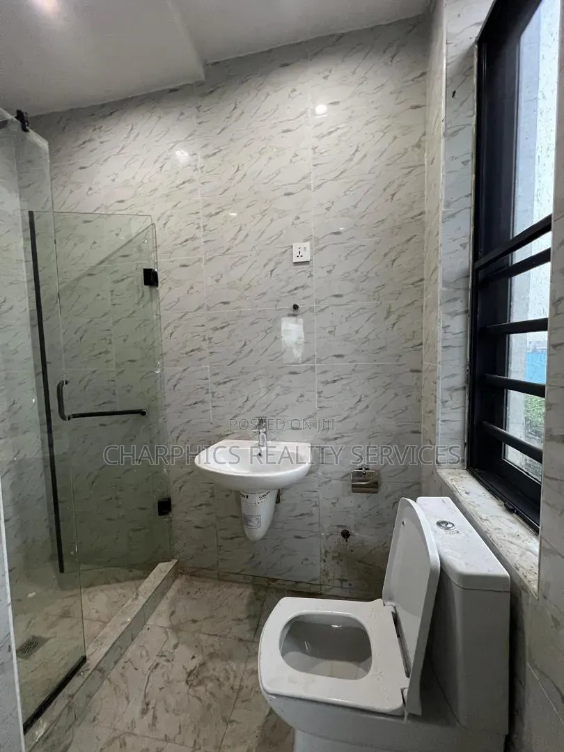 3bdrm Apartment in Adeola Odeku for rent