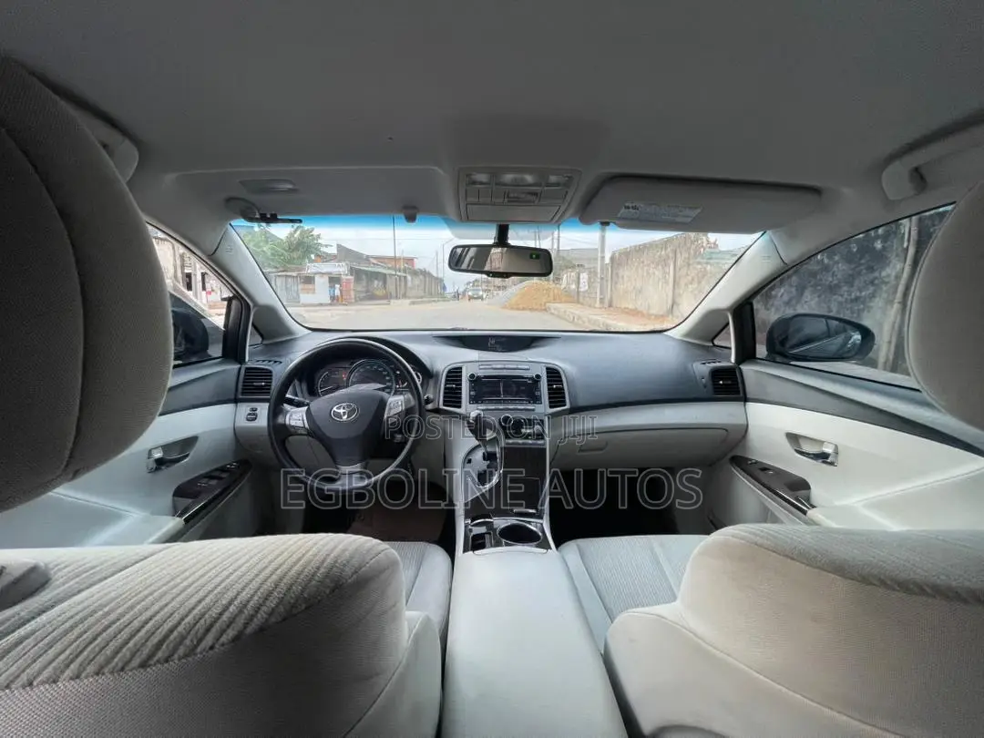Toyota Venza LE 2010 Gray
