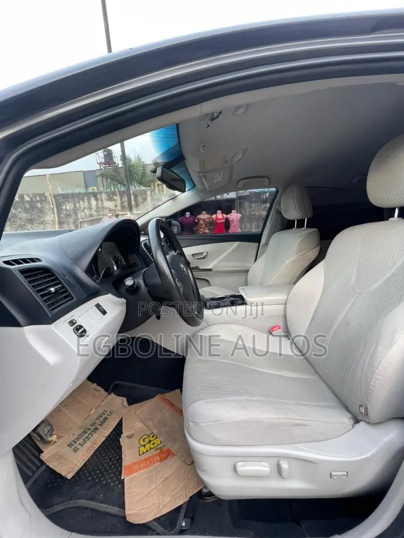 Toyota Venza LE 2010 Gray