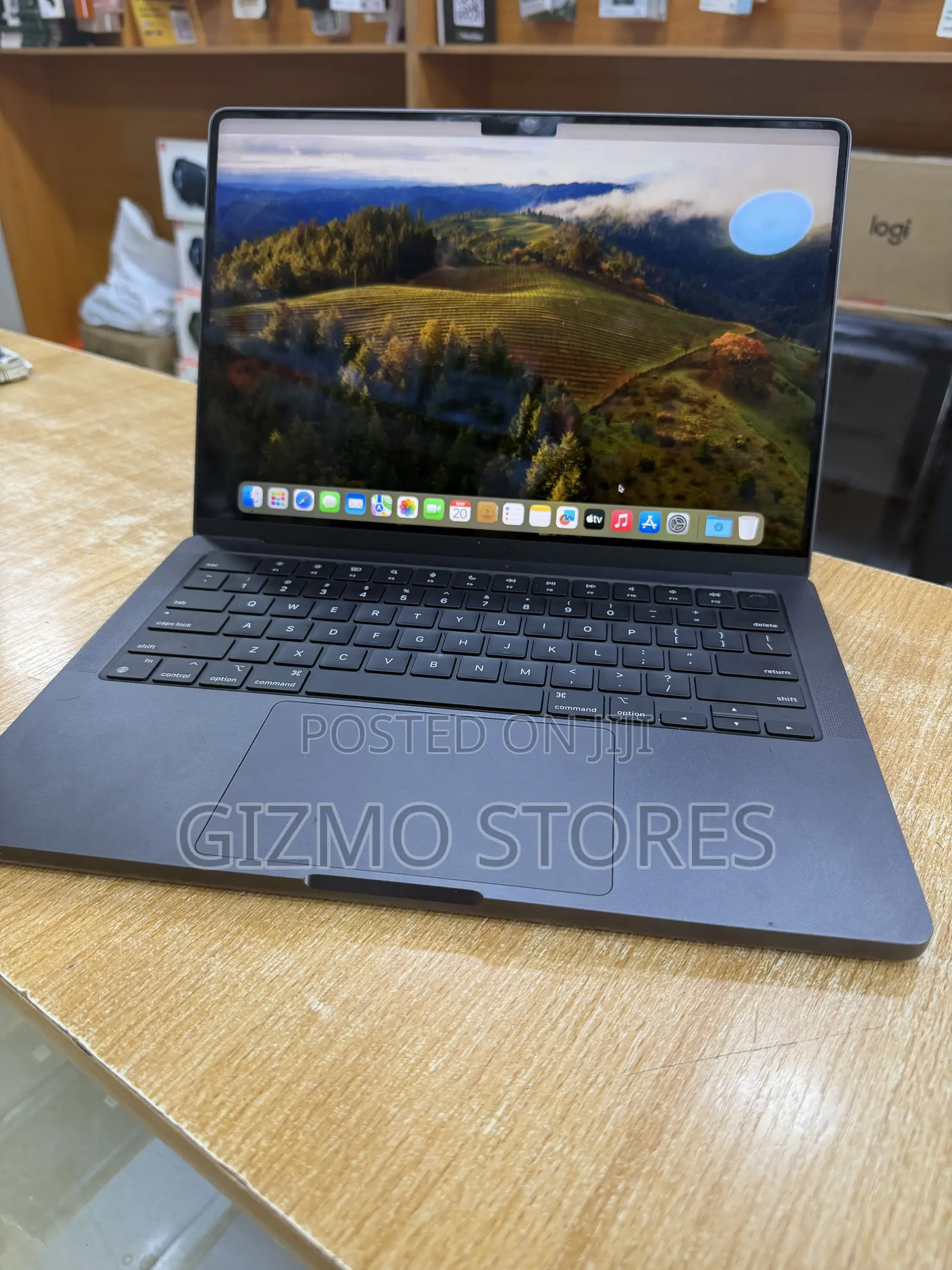 Apple MacBook Pro 2023 M3 Pro 14-inch 18GB Apple M3 Pro SSD 512GB