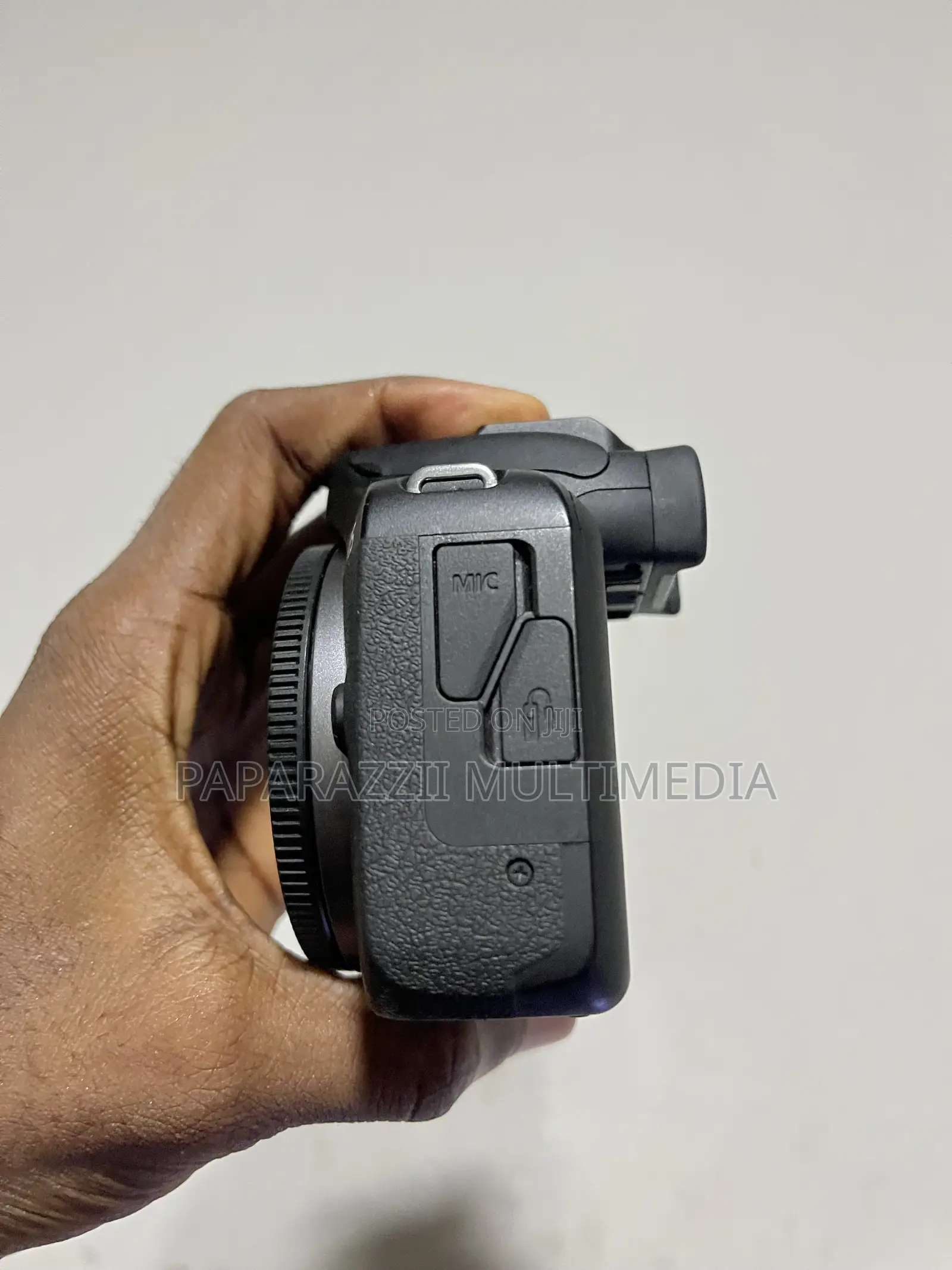 Uk Canon R100 Body Only