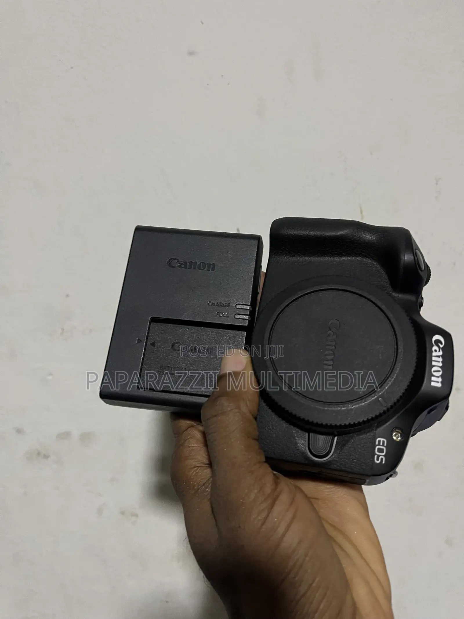 Uk Canon R100 Body Only