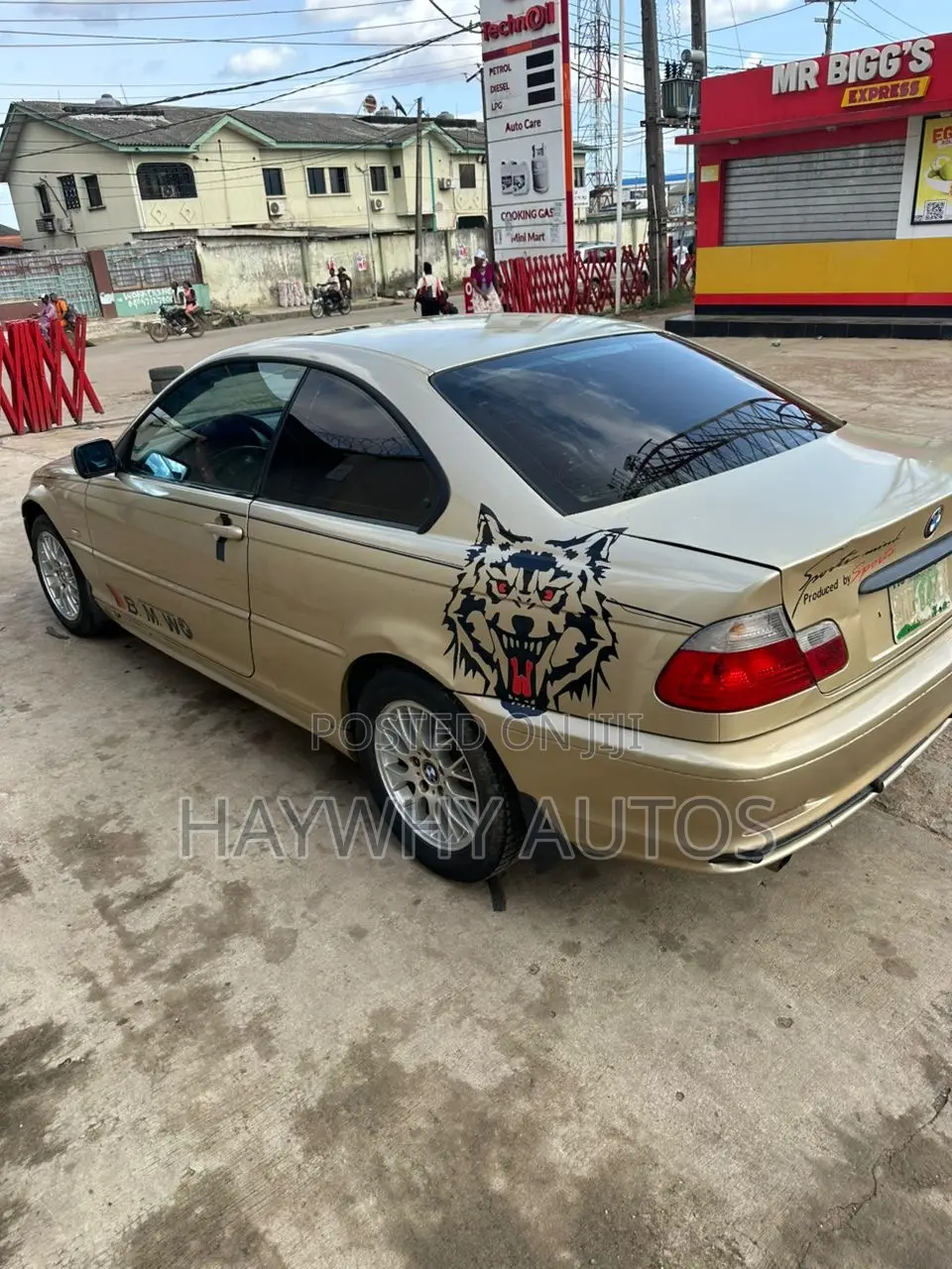 BMW 2002 1995 Gold