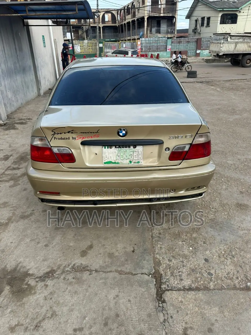 BMW 2002 1995 Gold