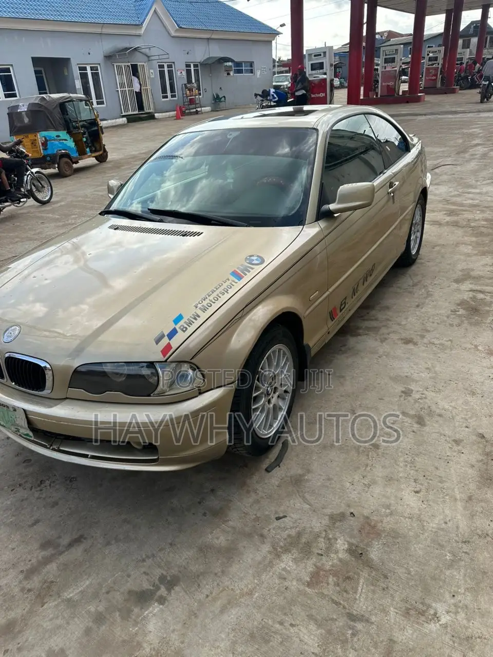 BMW 2002 1995 Gold