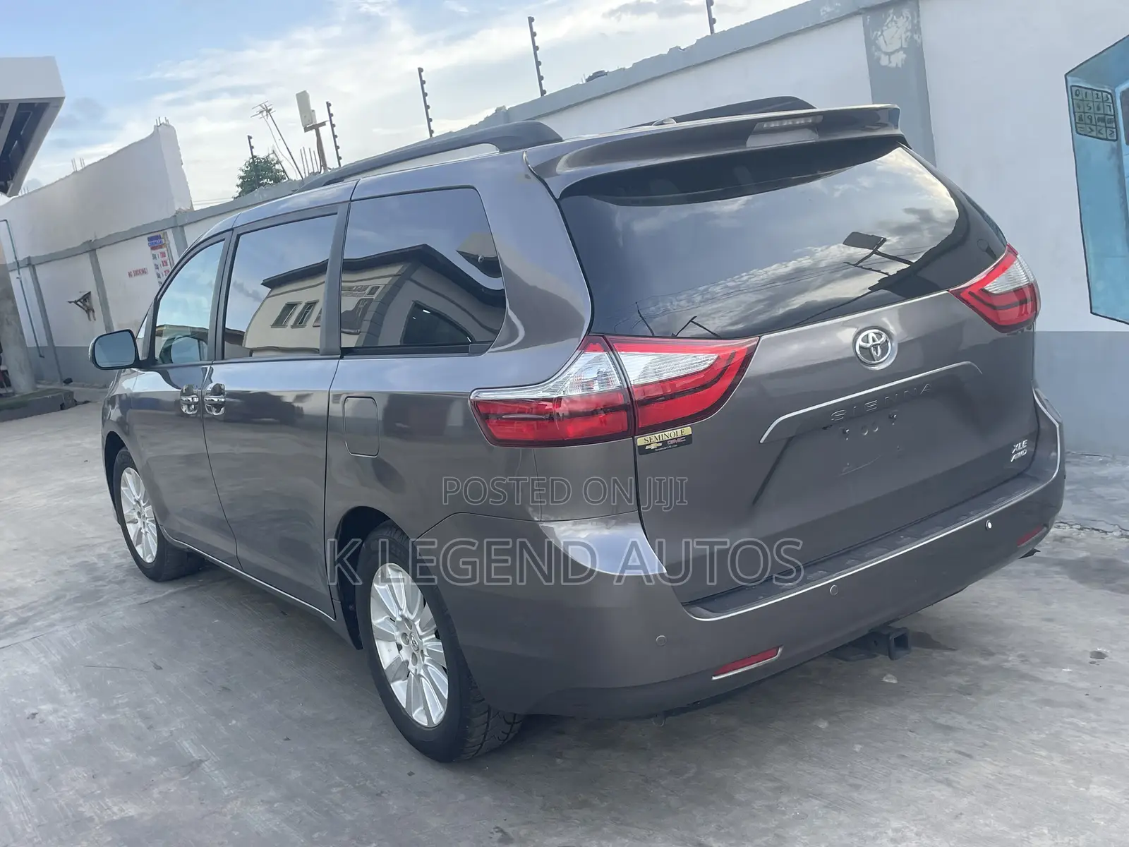 Toyota Sienna XLE 7-Passenger 4dr Minivan AWD (3.5L 6cyl 6A) 2015 Gray