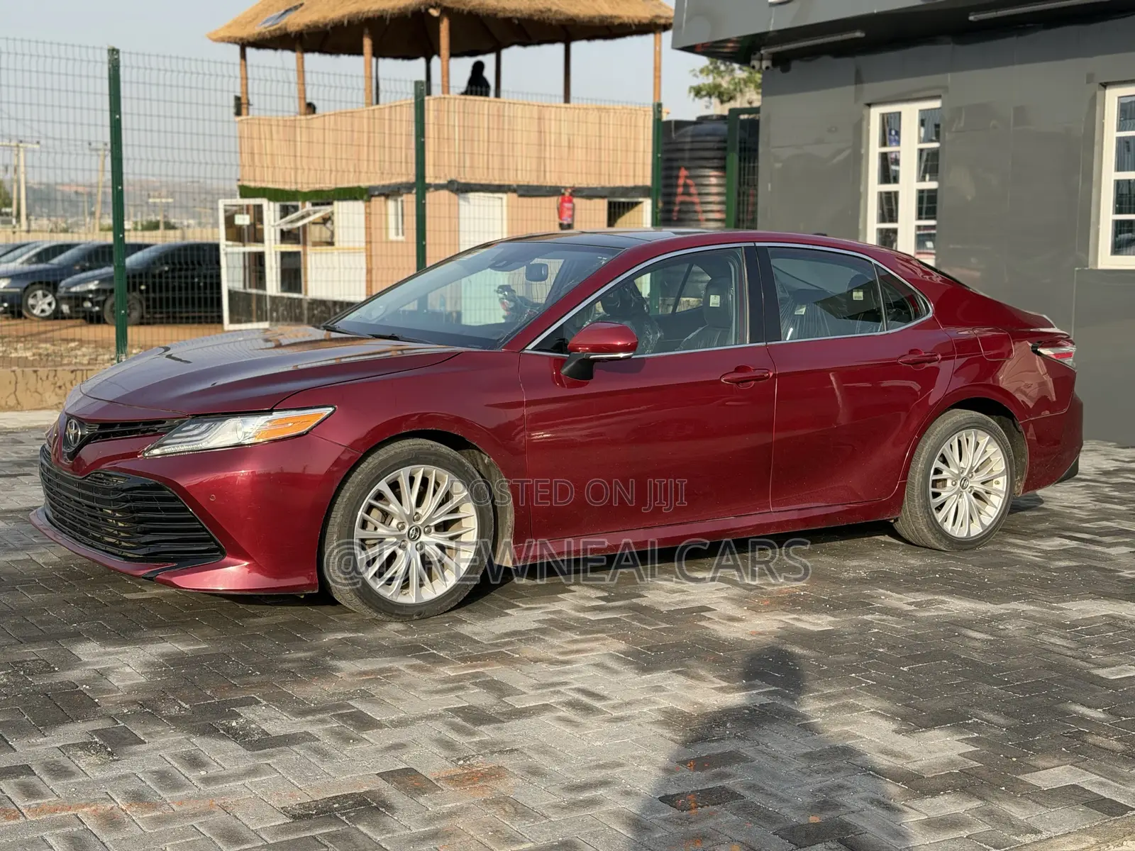 Toyota Camry XLE V6 (3.5L V6 8A) 2019 Red