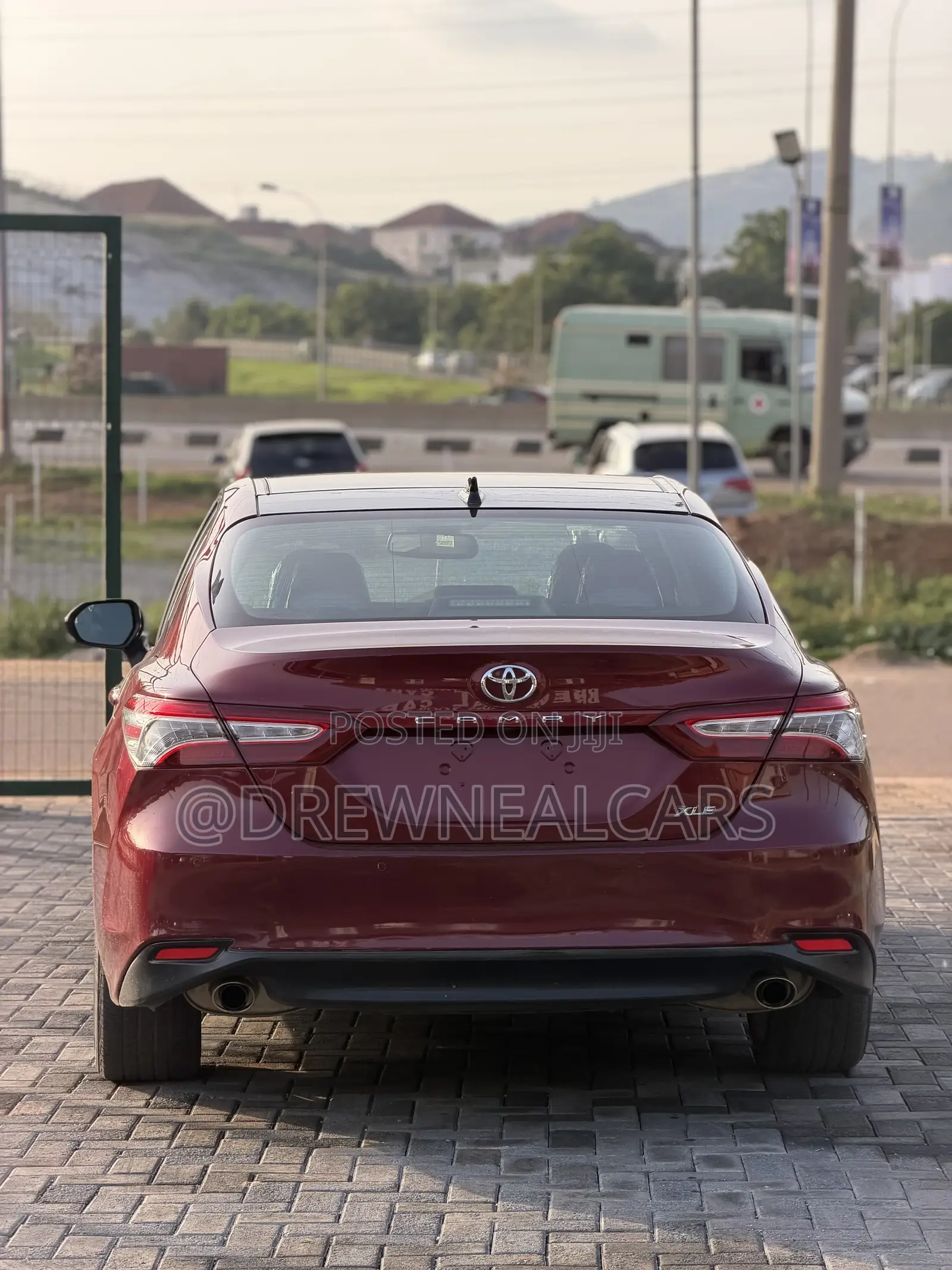 Toyota Camry XLE V6 (3.5L V6 8A) 2019 Red