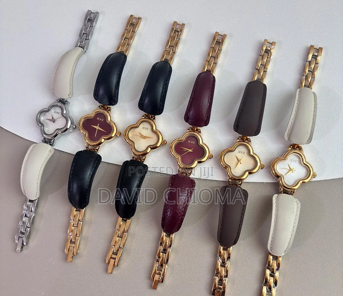 Ieke Women's Watch Vintage Ancora Red Leather Strap Four-Leaf Bracelet