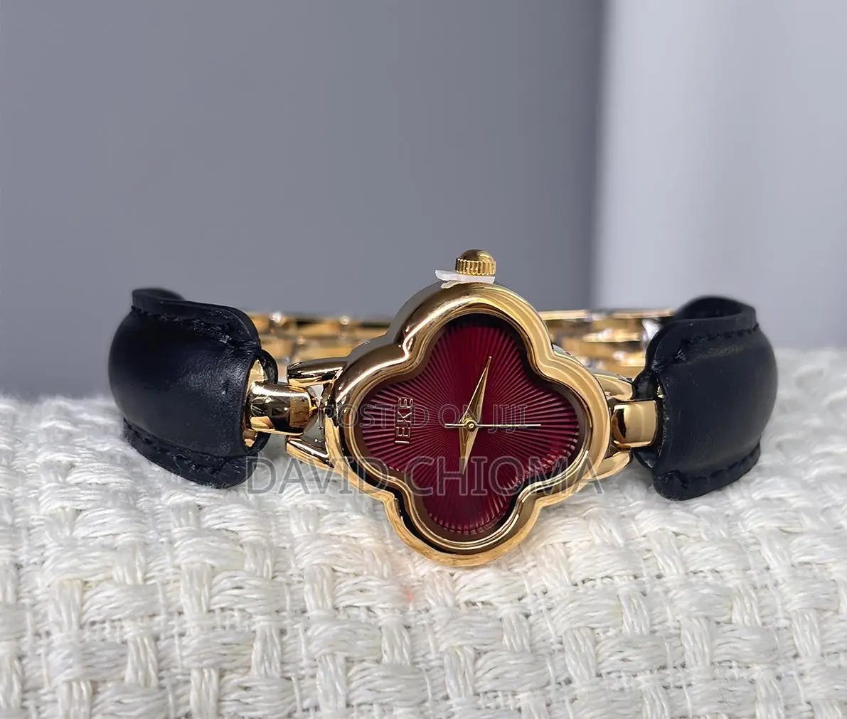 Ieke Women's Watch Vintage Ancora Red Leather Strap Four-Leaf Bracelet