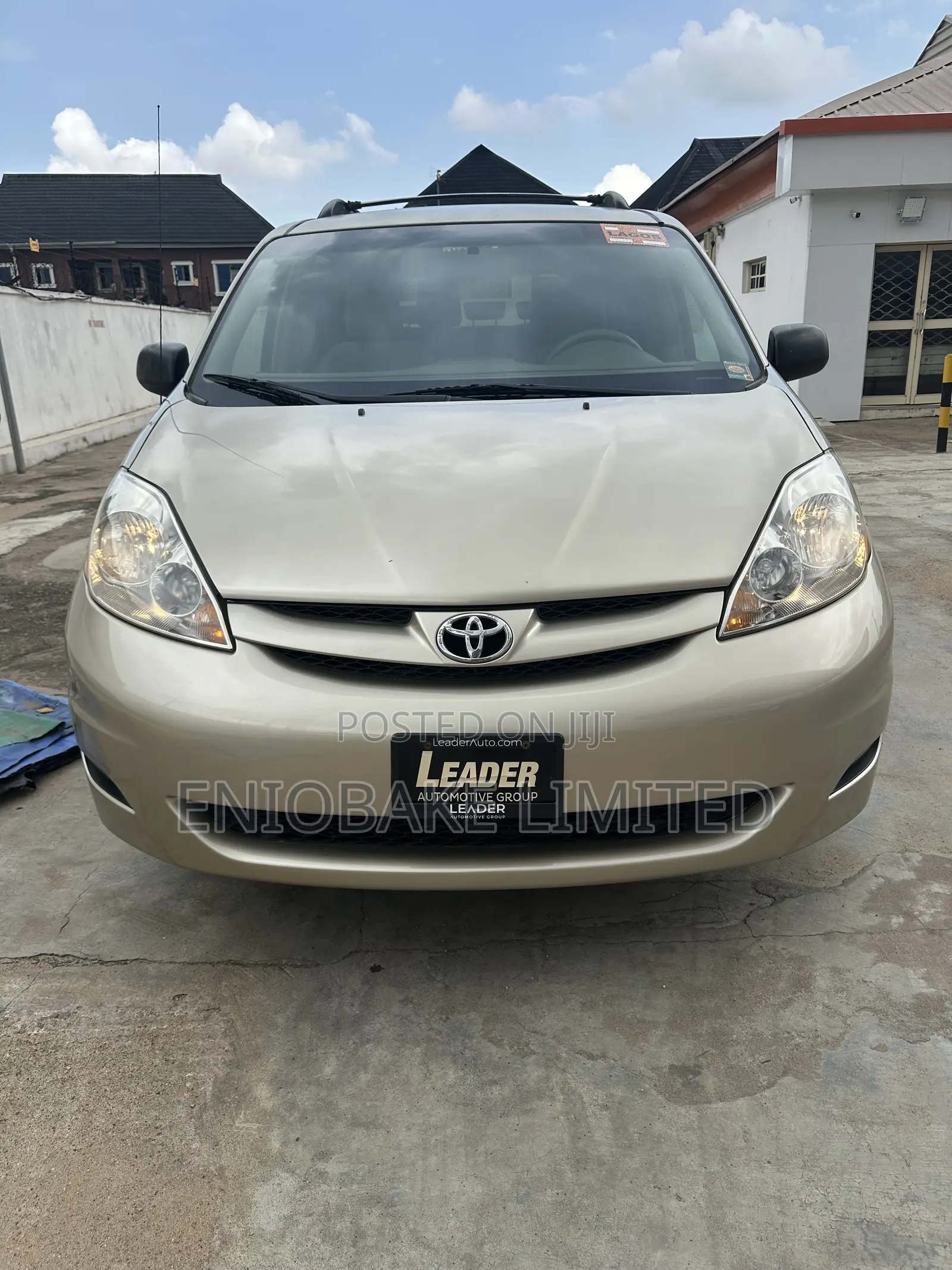 Toyota Sienna LE 7 Passenger 2010 Gold
