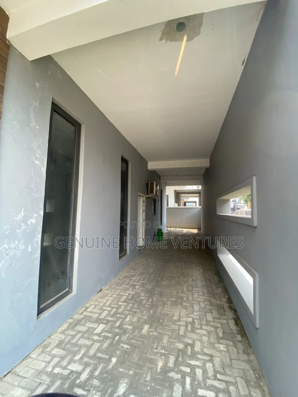 4bdrm Duplex in Palm City Estate for sale