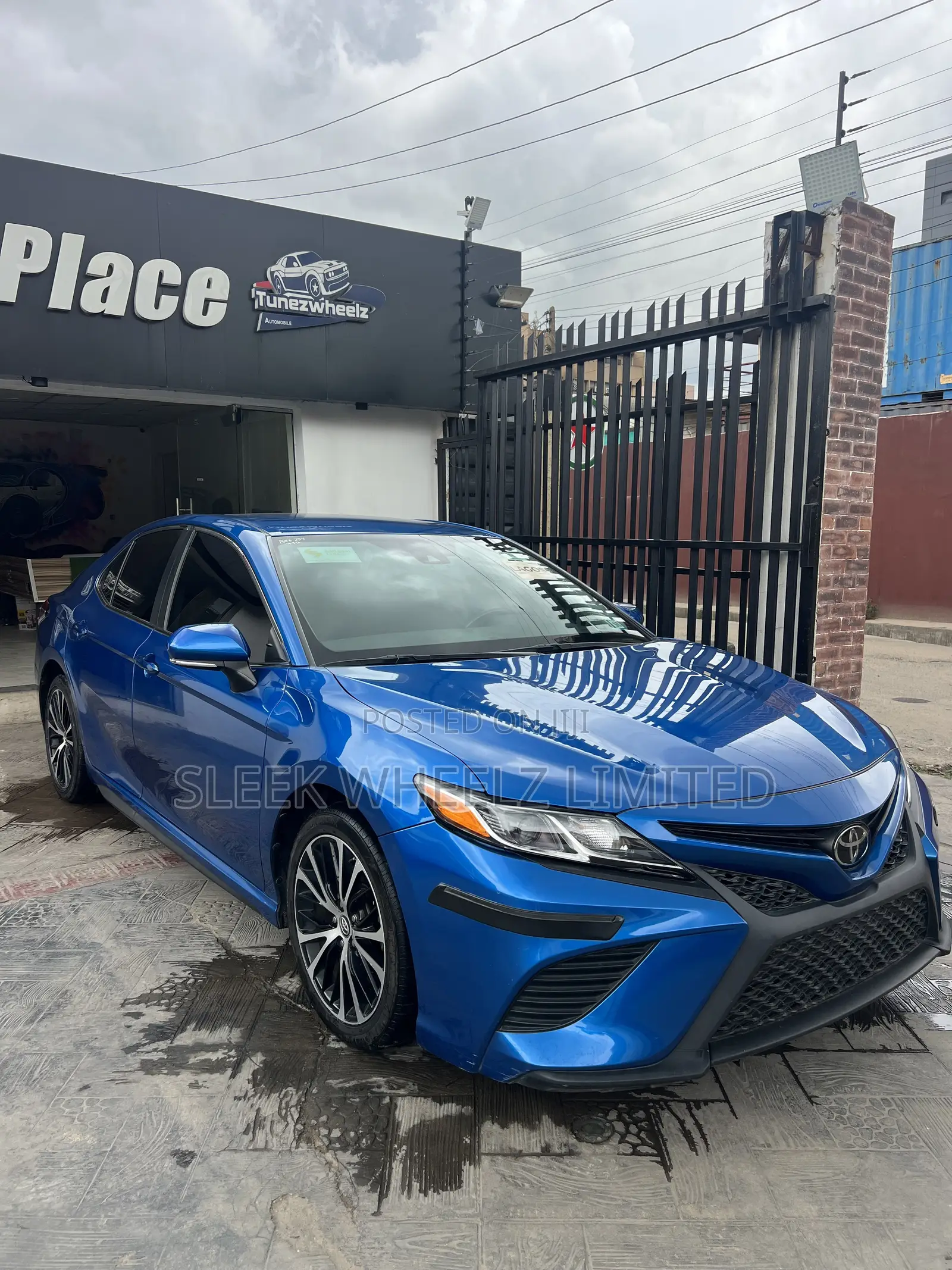 Toyota Camry SE (2.5L 4cyl 8A) 2019 Blue