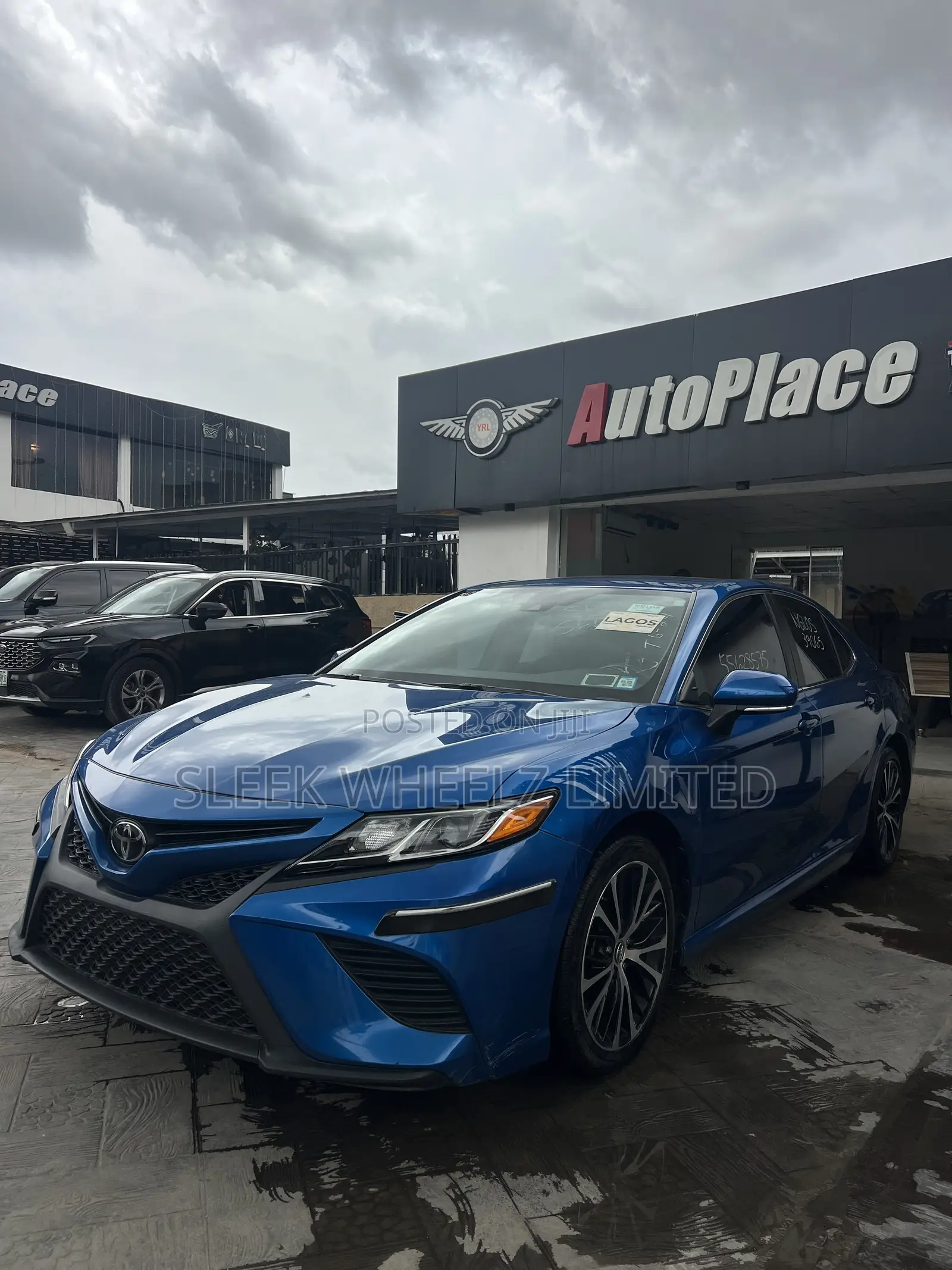 Toyota Camry SE (2.5L 4cyl 8A) 2019 Blue