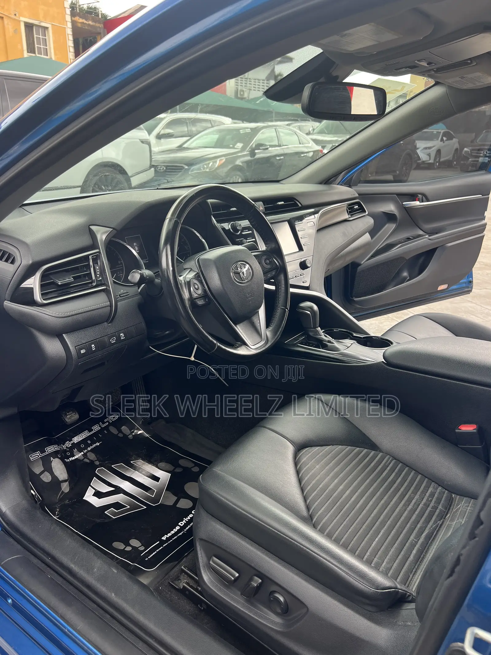 Toyota Camry SE (2.5L 4cyl 8A) 2019 Blue