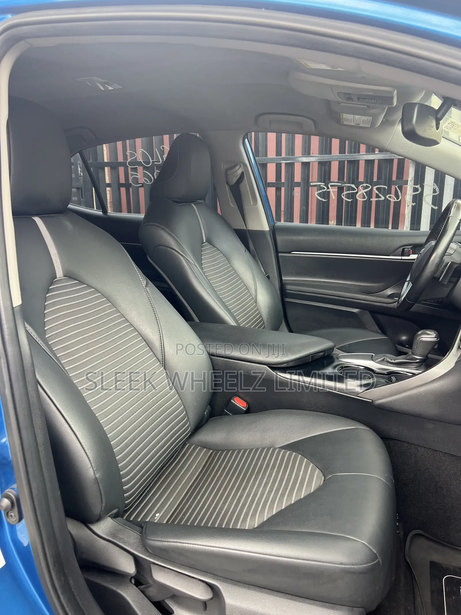 Toyota Camry SE (2.5L 4cyl 8A) 2019 Blue