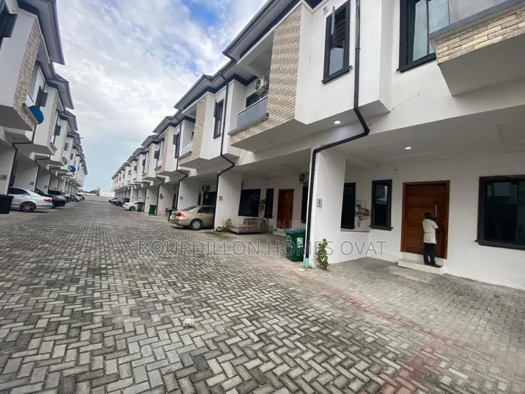 4bdrm Duplex in Harris Drive By Vgc for rent