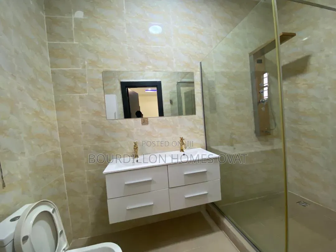 4bdrm Duplex in Harris Drive By Vgc for rent