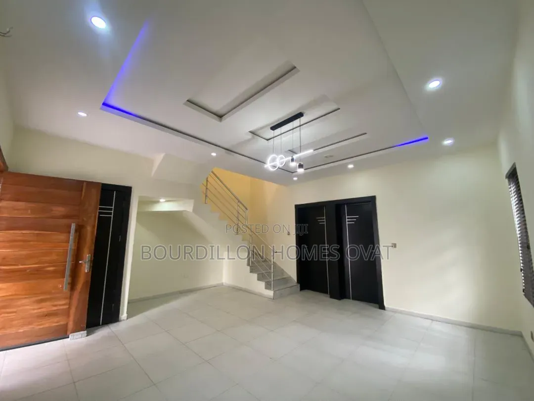 4bdrm Duplex in Harris Drive By Vgc for rent