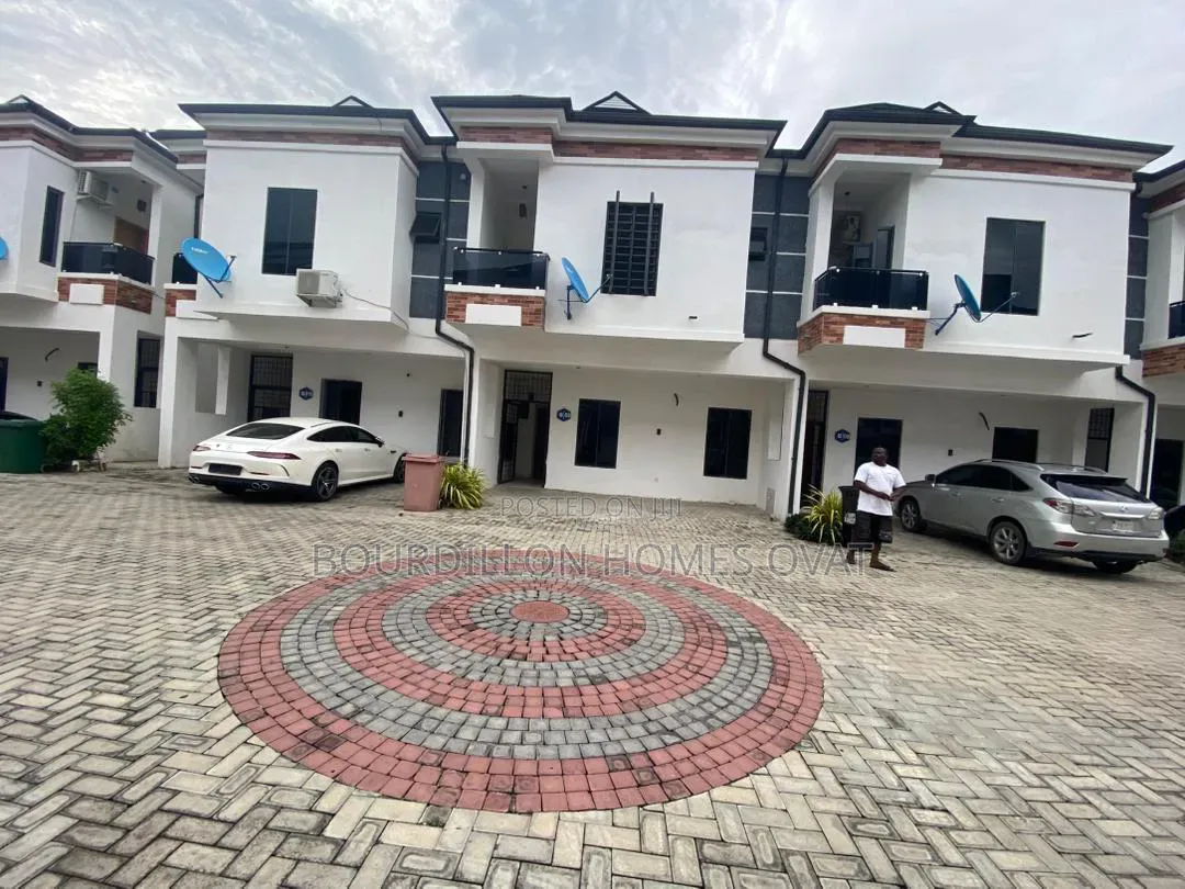 4bdrm Duplex in Harris Drive By Vgc for rent