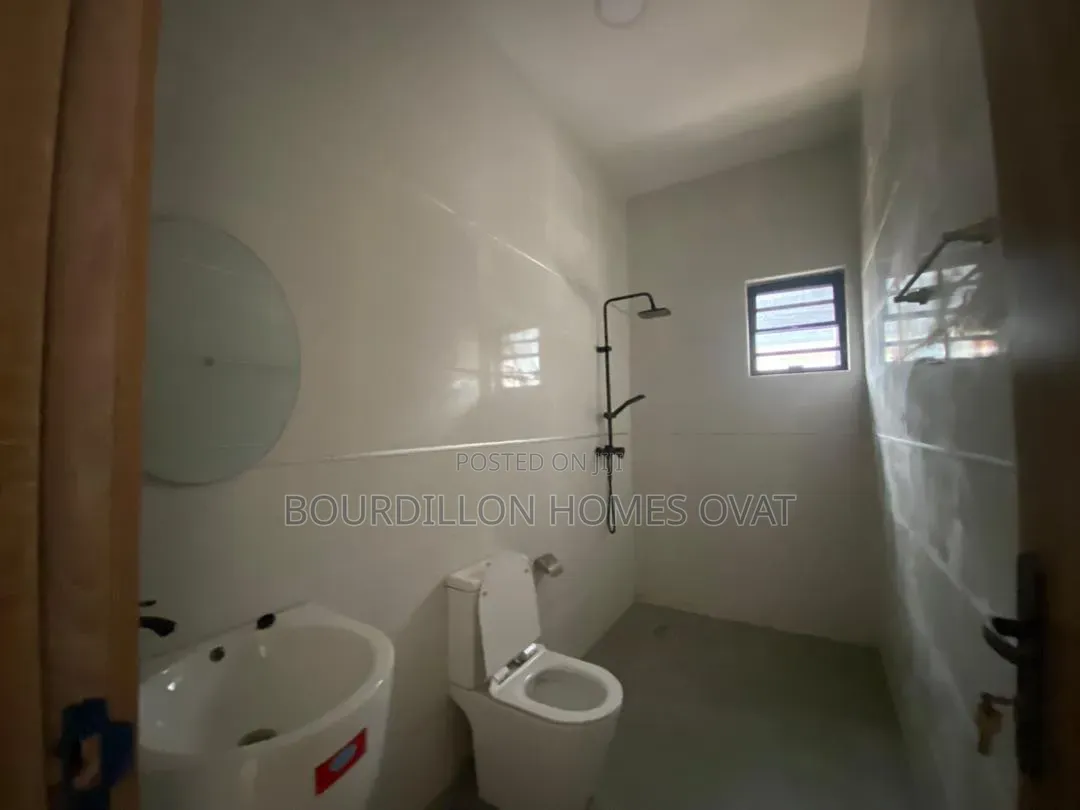 4bdrm Duplex in Harris Drive By Vgc for rent
