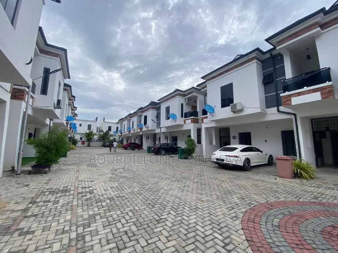 4bdrm Duplex in Harris Drive By Vgc for rent