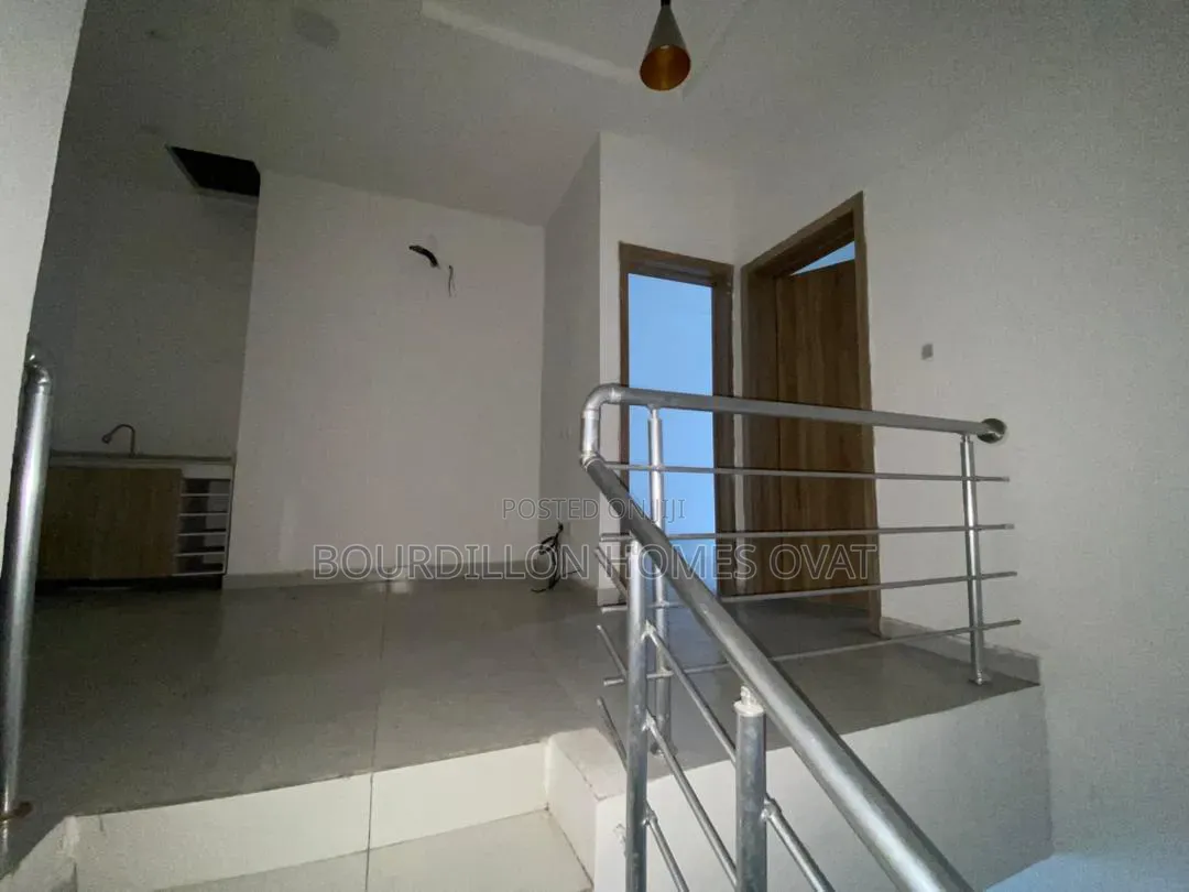 4bdrm Duplex in Harris Drive By Vgc for rent