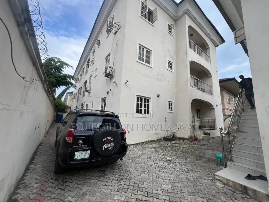 3bdrm Apartment in Osapa London Lekki for rent