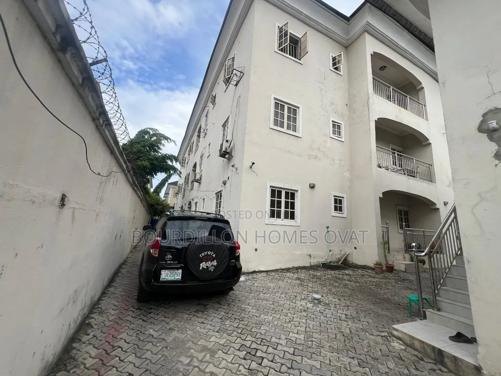 3bdrm Apartment in Osapa London Lekki for rent