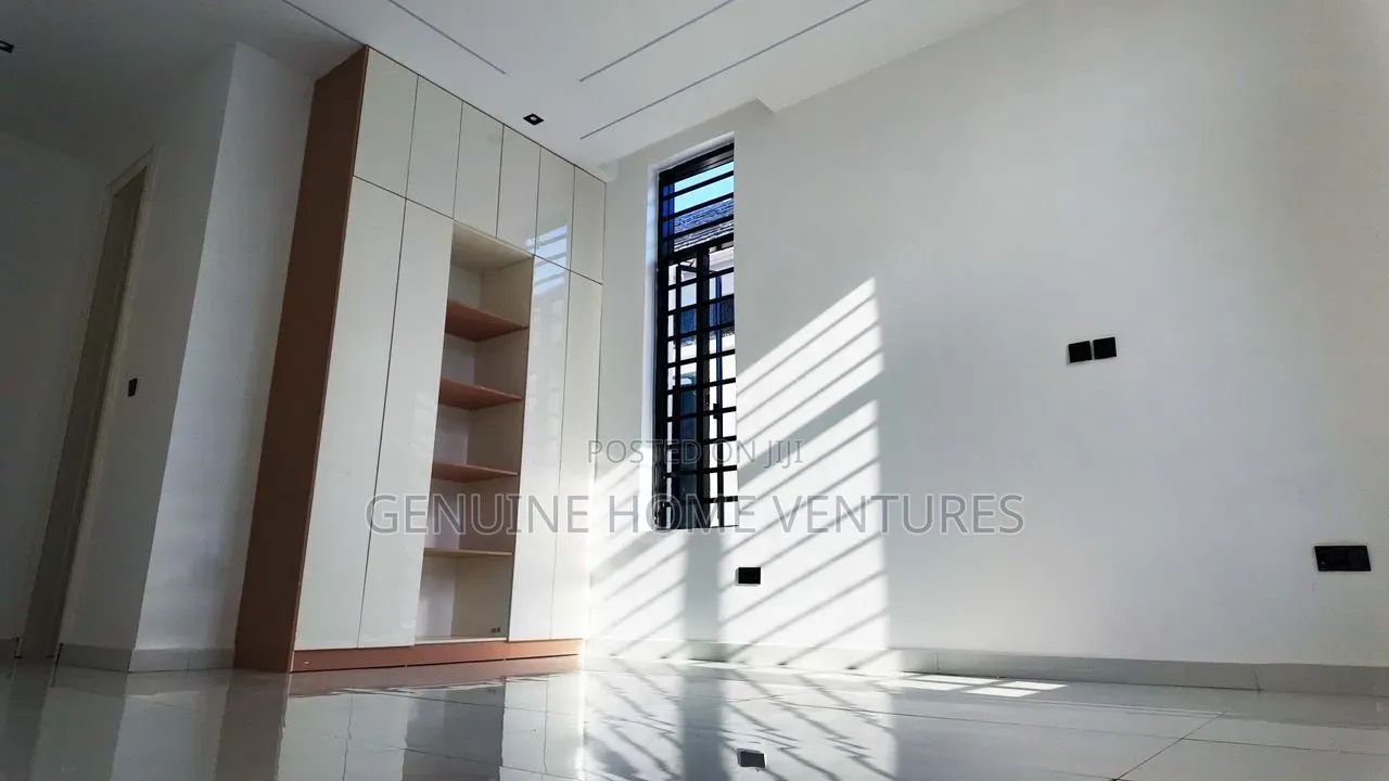 5bdrm Duplex in Ikota Gra for sale