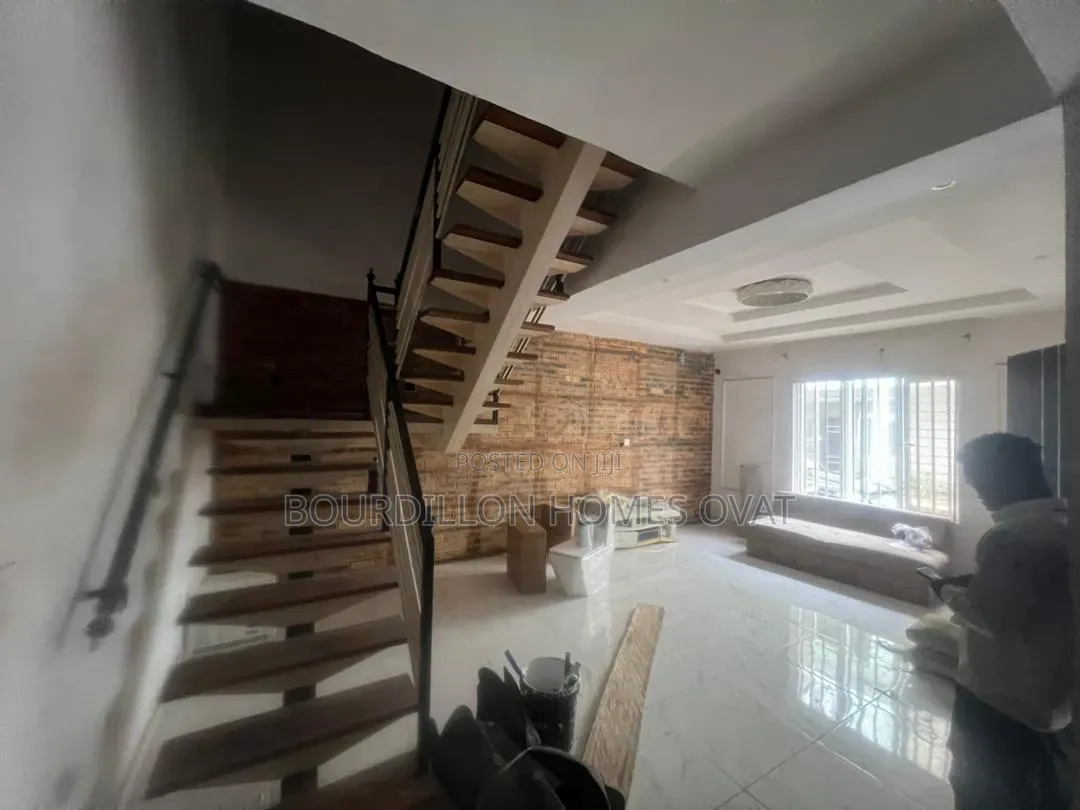 3bdrm Duplex in Osapa London Lekki for rent