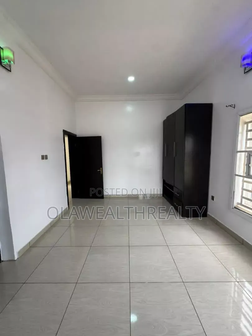 2bdrm Duplex in Kolapo Ishola Gra, Akobo for rent