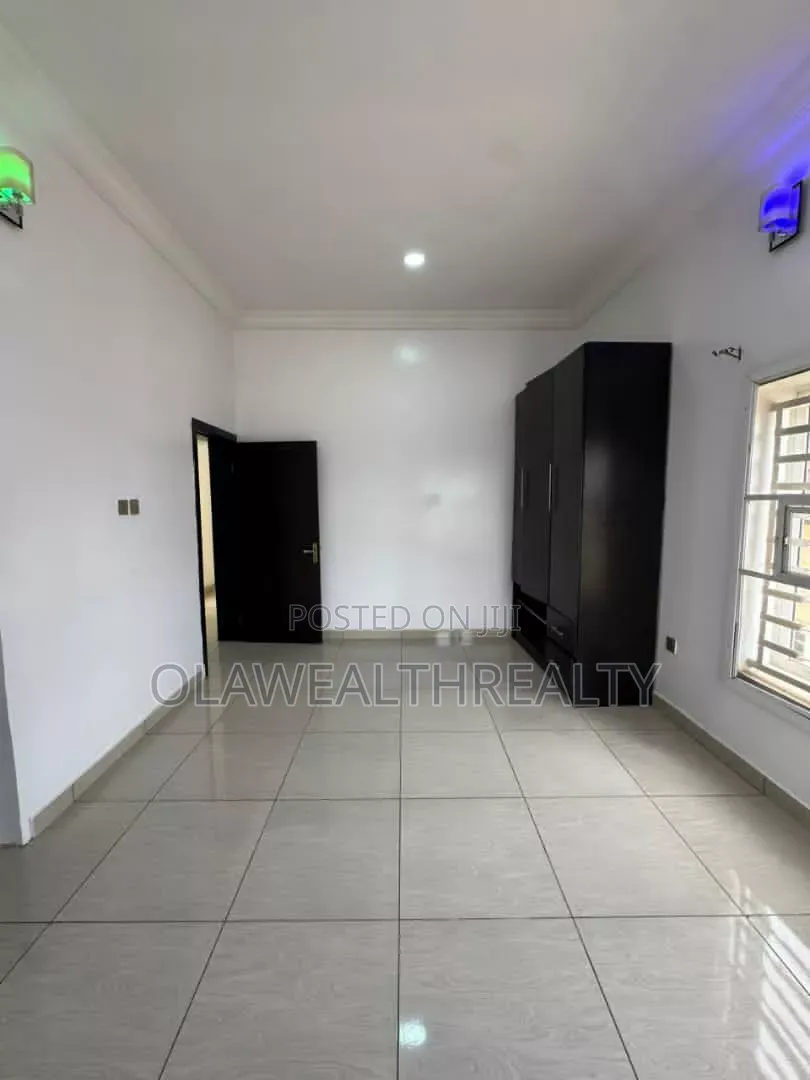 2bdrm Duplex in Kolapo Ishola Gra, Akobo for rent