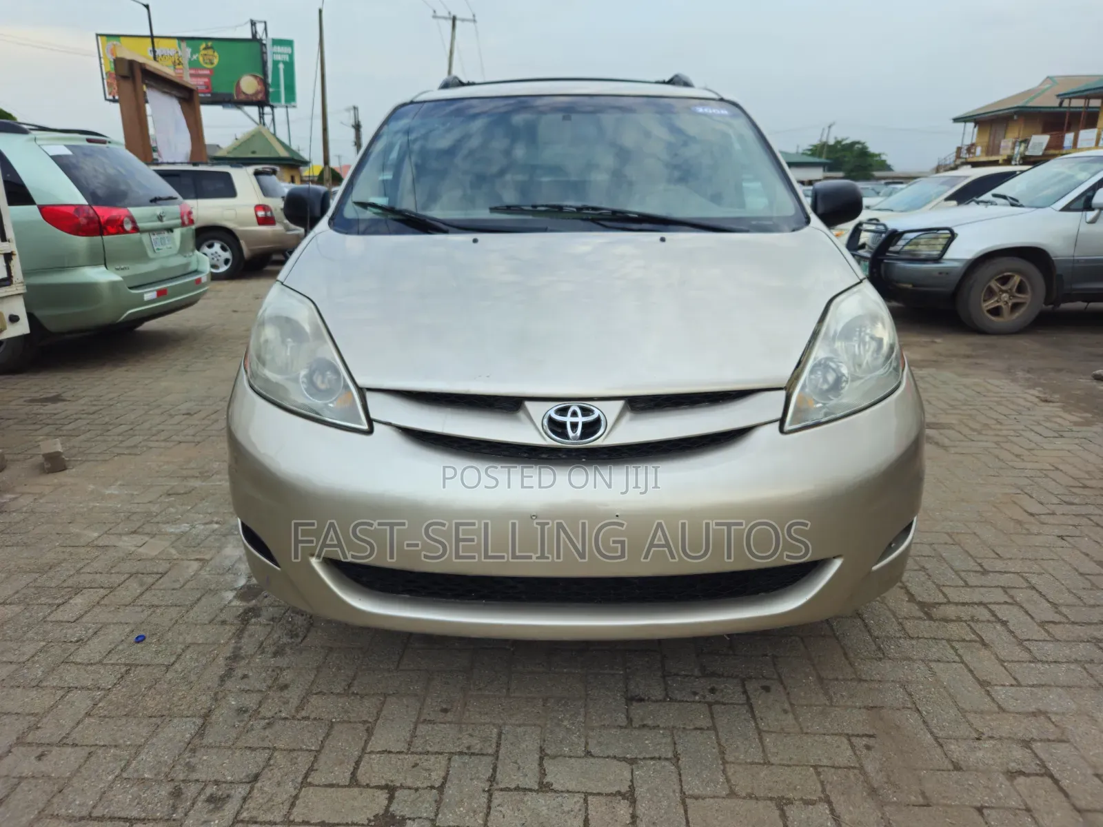 Toyota Sienna LE 2008 Gold